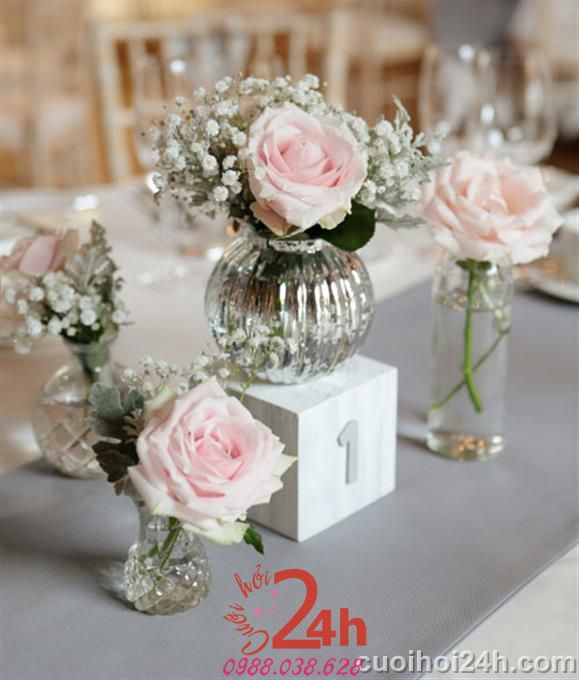 Dịch vụ cưới hỏi 24h trọn vẹn ngày vui chuyên trang trí nhà đám cưới hỏi và nhà hàng tiệc cưới | Hoa để bàn 19